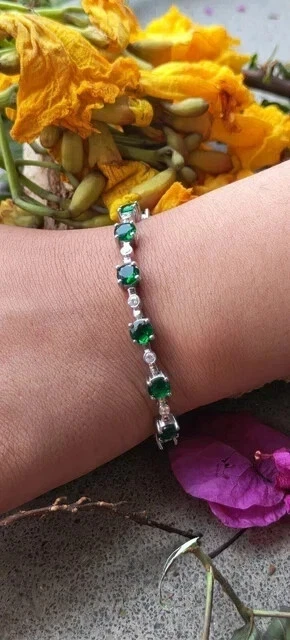 Impresionante brazalete tenis esmeralda simulada corte redondo de 6 quilates chapado en oro blanco de 14 k Foto 4 de 4