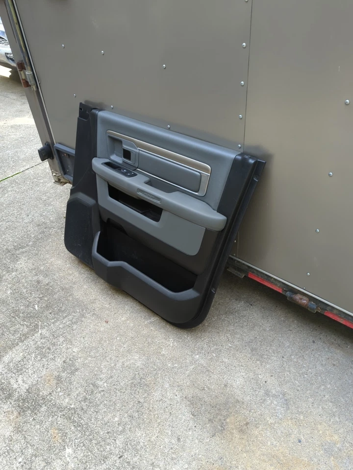 ✅ 2013-2024 RAM 1500-3500 CREW CAB OEM FRONT RIGHT PASSENGER DOOR TRIM PANEL - Image 4 of 4