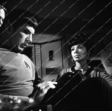 st-352 Leonard Nimoy, Nichelle Nichols TV orig Star Trek st-352