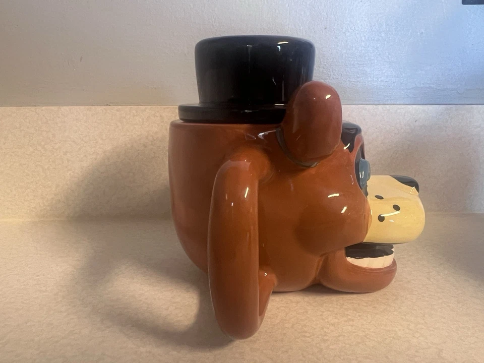 Caneca de cerâmica esculpida Five Nights At Freddy's Freddy Fazbear - Imagem 2 de 4