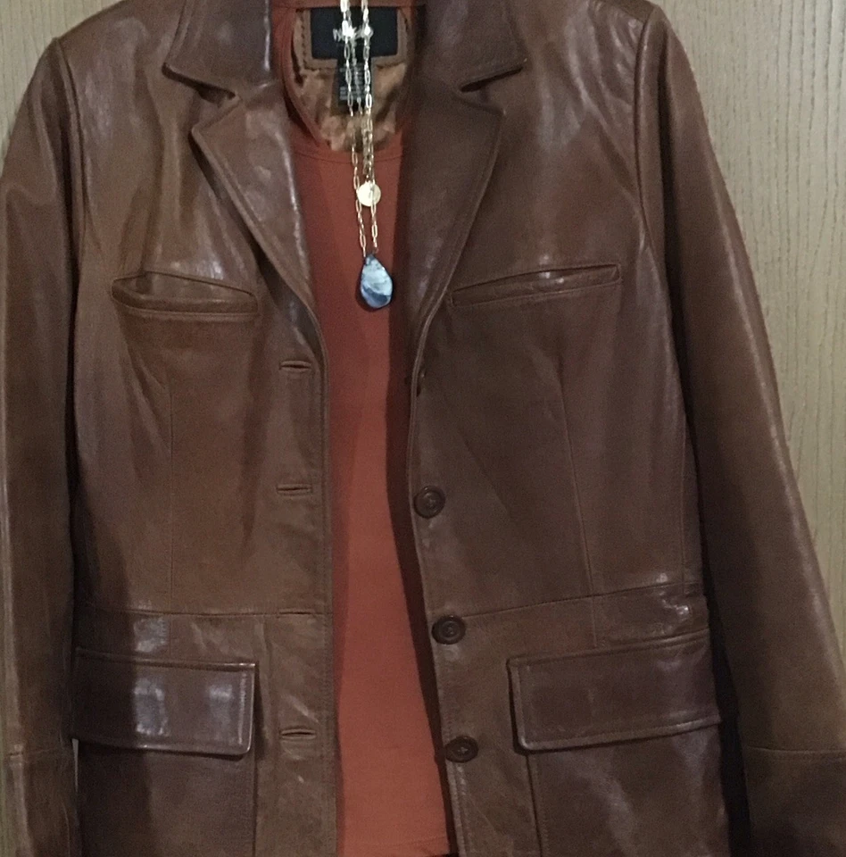 Chaqueta de cuero marrón para mujer Mossimo. Talla mediana, carcasa 100 % cuero genuino. Foto 2 de 3