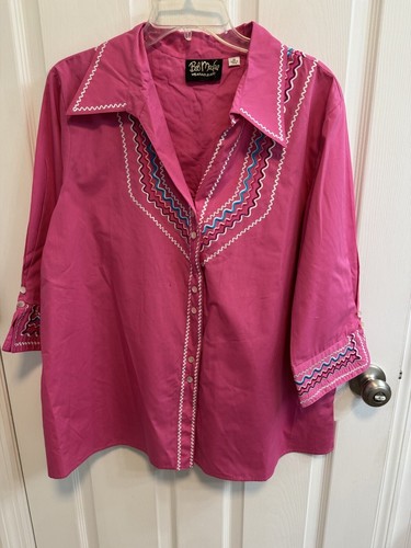 Bob Mackie Wearable Art 1X rosa bestickte Bluse Knopf 3/4 Ärmel Neu