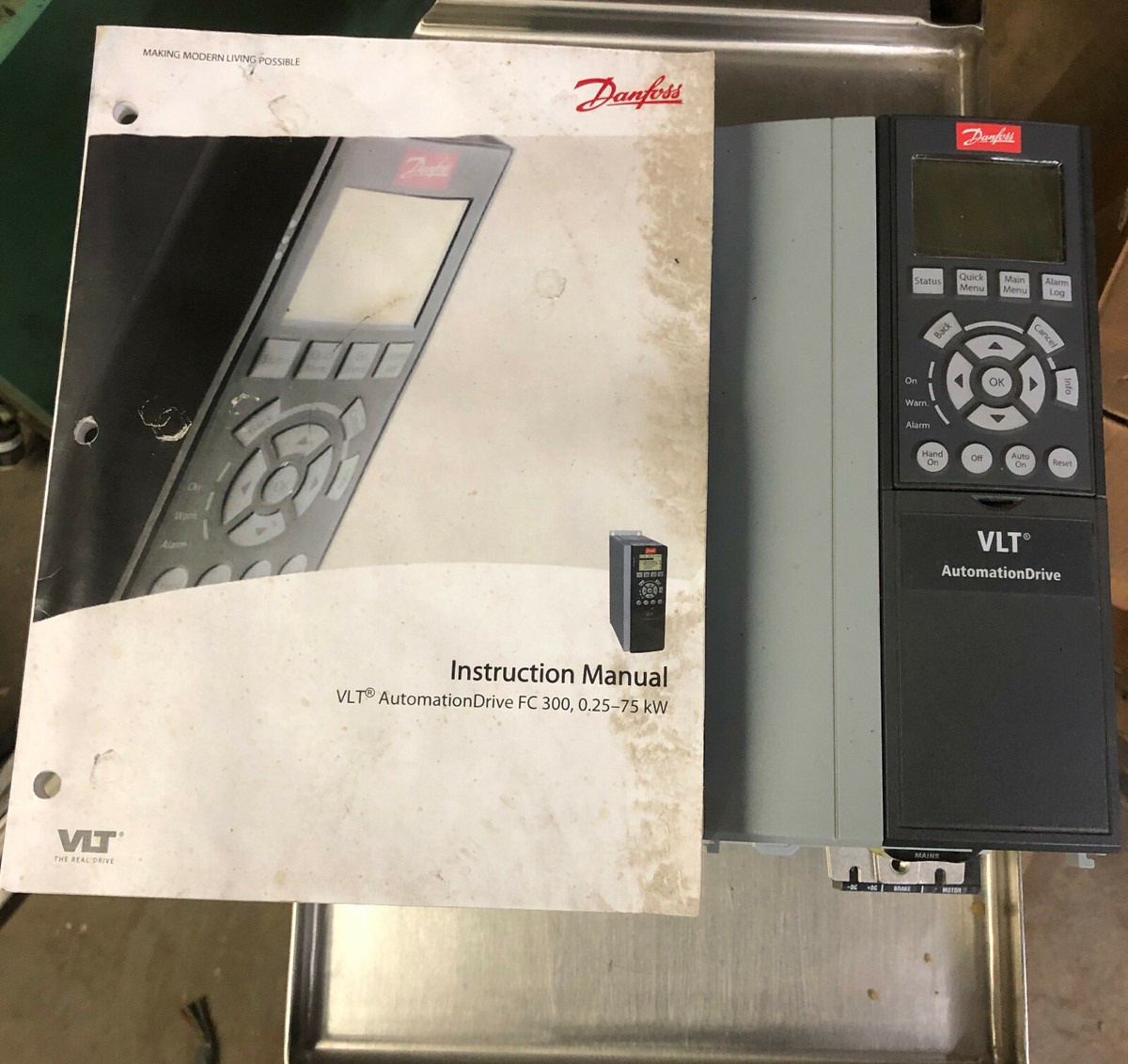Danfoss VLT Automation Drive P/N: 131B0321 FC-302P 5HP 3.7 kW 200