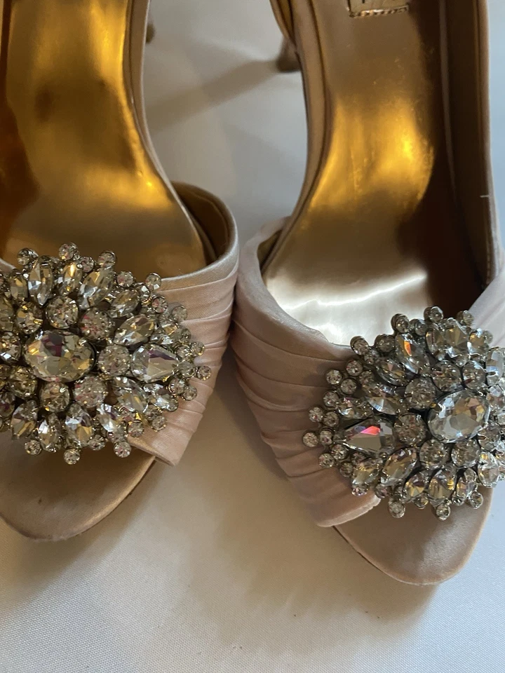 Badgley Mischka Women'sBlush Colored Dress Heels with Rhinestone Brooch 6.5 - Image 2 of 4