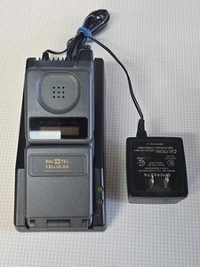 1993 Motorola Flip Mobile LED Phone And Charger / Vintage Car Brick Cell Retro