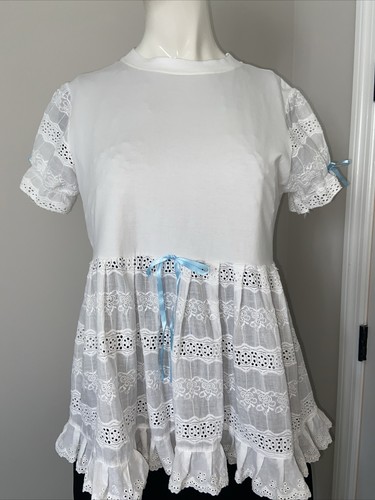 White Lace Crochet Tee Top Tiered ONE SIZE BRAND IS AWW SO CUTE