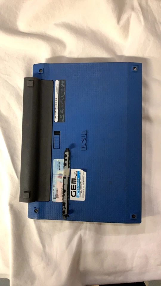 Dell Latitude 2110 10" Laptop Atom 1.6GHz 160GB HD 2MP WEBCAM Windows 7 Netbook - Image 3 of 4