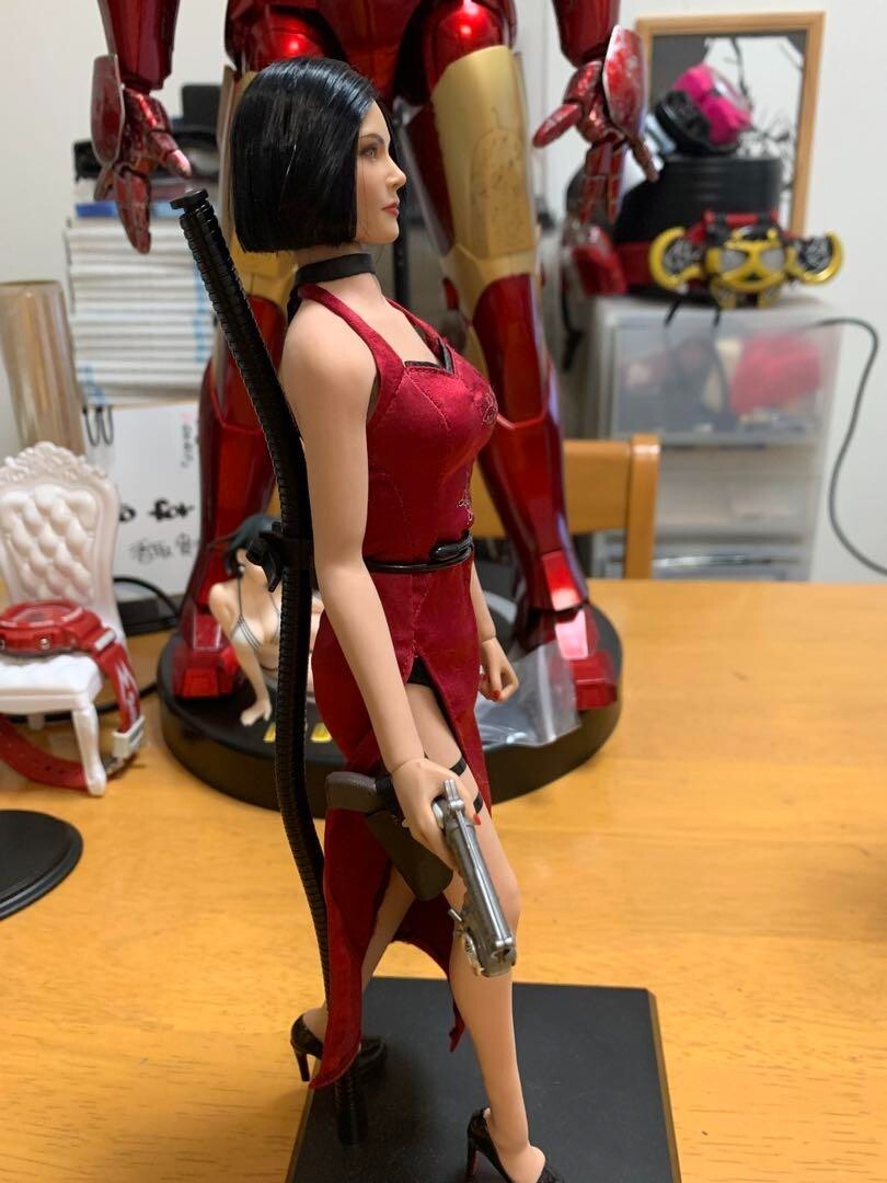 Hot Toys VGM16 Resident Evil Biohazard 4 Ada Wong 1/6 Figure