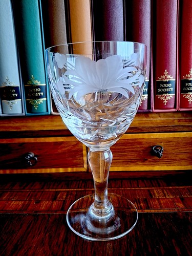 Signed Royal Brierley Honeysuckle Crystal Wine Glass Water Goblet 15 cm 6" tall - Picture 2 of 20