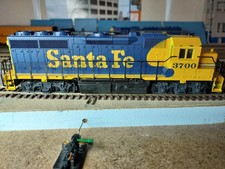 Atlas HO Santa Fe/ATSF GP40 #3700 w/NCE DCC