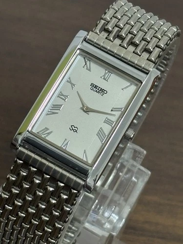 Vintage Seiko Slim Quartz Men's Stainless Steel Wrist Watch -Roman Dial