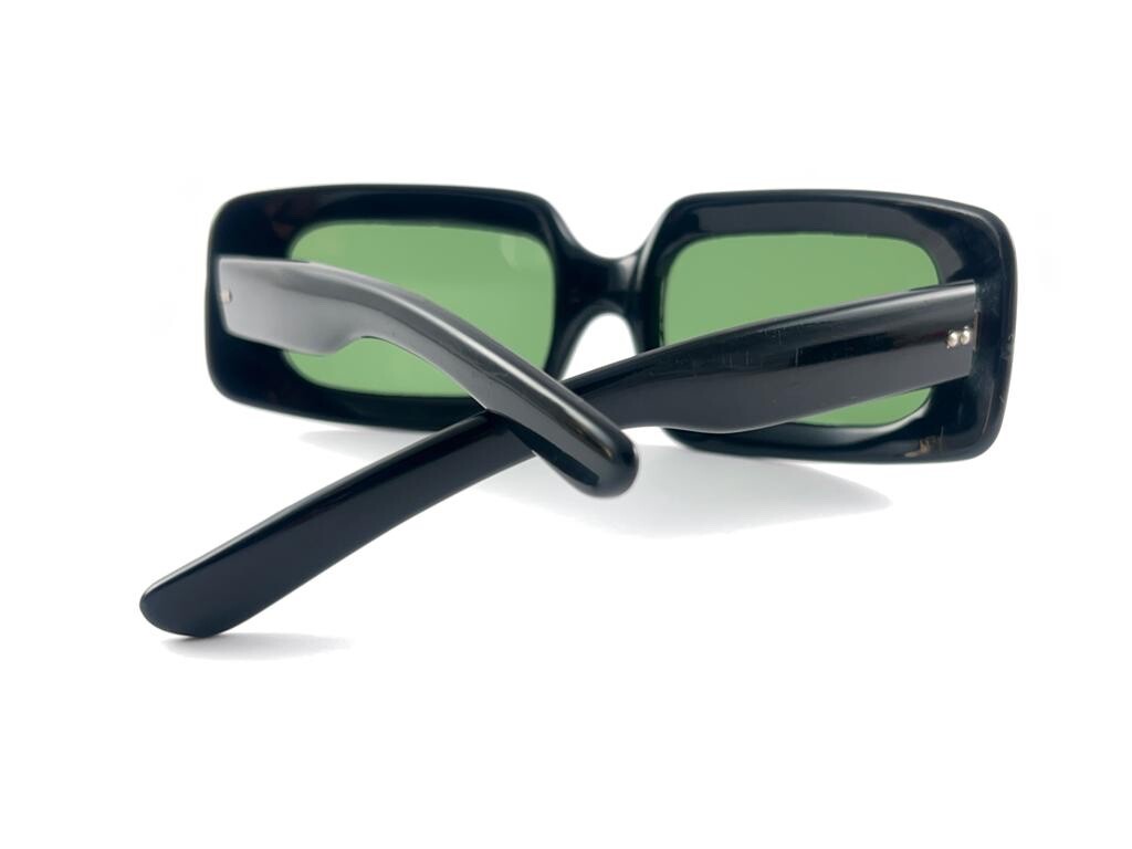 MINT VINTAGE RECTANGULAR "CHECKED" GREEN LENSES 1… - image 9