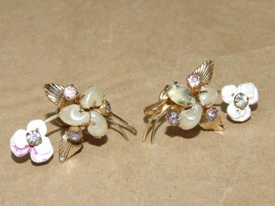 VTG 50s Atomic Spray Enamel Panzy Screw Earrings Rhinestones Faux