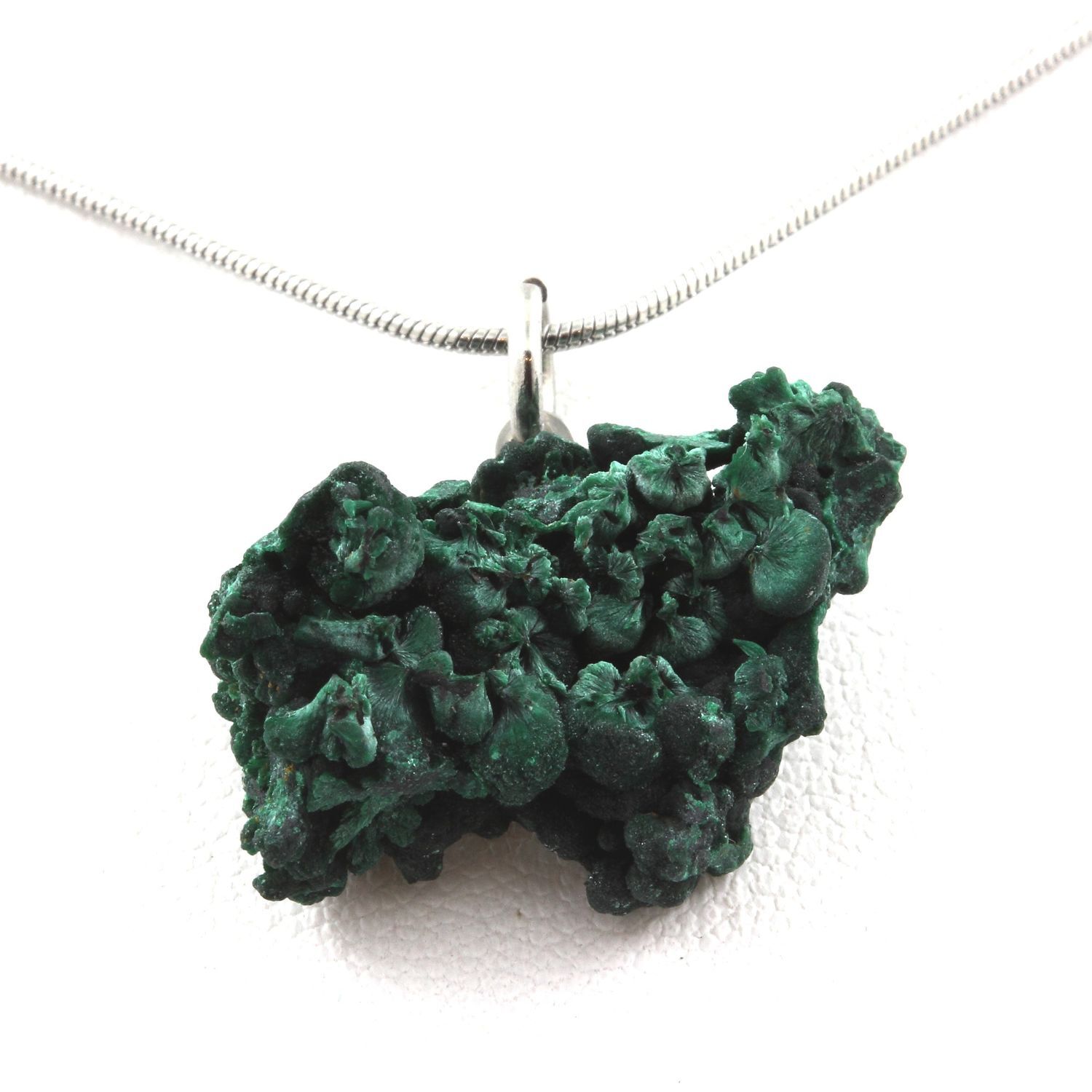 Collier Malachite brute de Kipushi mine en pierre véritable de 19.32 ct