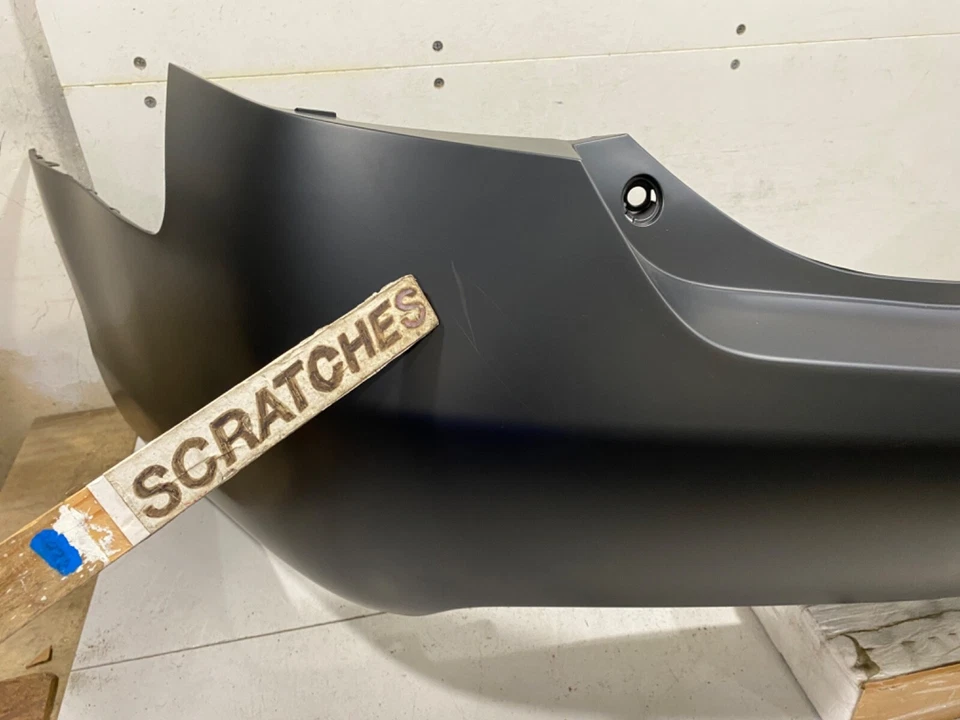 Cubierta de parachoques trasero AM 2007-2011 Toyota Camry TO1100243 Foto 3 de 4