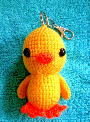 Amigurumi Häkelkreationen... Süßes gelbes Entlein... Schlüsselanhänger/Taschenanhänger.