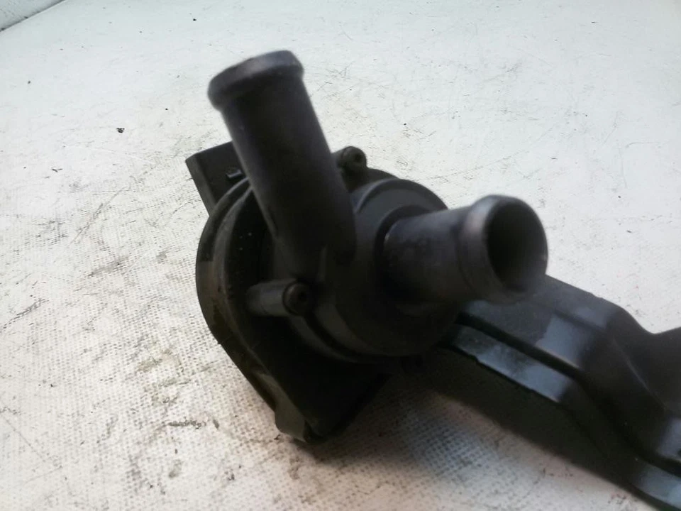 VW Passat CC 1K0965561J Zusatzwasserpumpe 1.8TSI 118kw CDAA BJ2010 - Bild 4 von 4