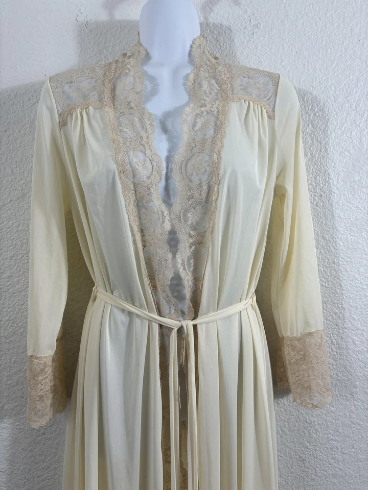 Bata Olga vintage para mujer pequeña marfil manga larga detalles de encaje nailon transparente Foto 3 de 4