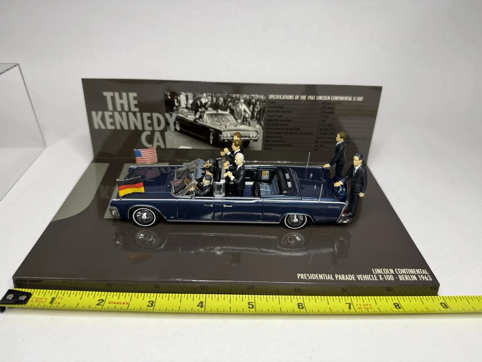 Minichamps 1:43 Lincoln Continental X-100 JFK Parade Car Berlin 1963 w/ Case C24 - Image 3 of 4