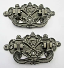 2 X CAST IRON ANTIQUE STYLE COFFIN CHEST LIFTING HANDLES SKULL &CROSSBONES 