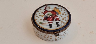 Older Limoges France Peint Main Christmas Santa w/ Gifts Porcelain Trinket Box