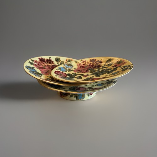 Antiguo juego de postres Derby: dos platos de 9,25” y soporte para pasteles, peonía y rosas, C1880 - Imagen 2 de 16