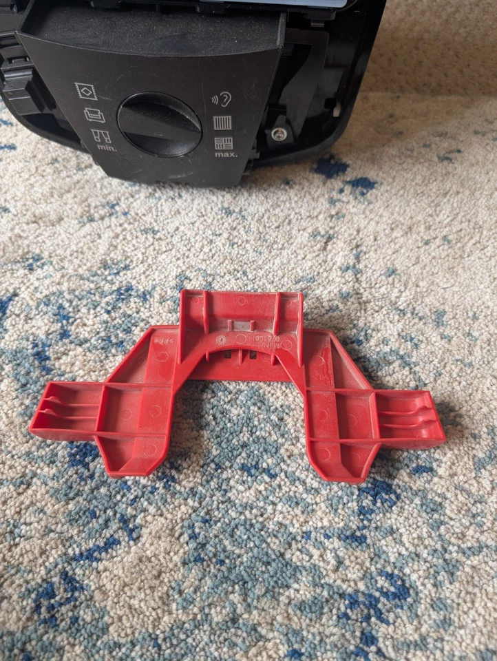 MIELE Compact C2 Cat and Dog PowerLine Cylinder Vacuum Cleaner - MISSING PARTS - Image 3 of 4