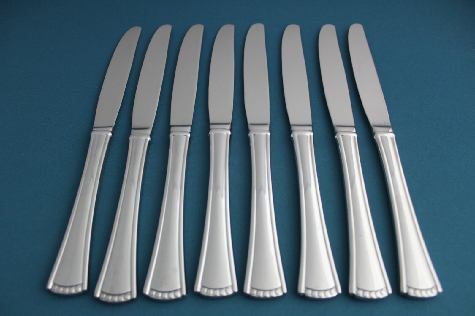8 Dinner Knives Solid Lenox BUTLER'S PANTRY Glossy Stainless Vietnam 9 5/8"