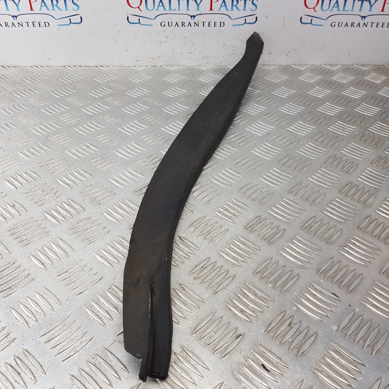 VW Jetta Mk5 OS Right Front Outer Door Strip Trim 1K5837382D for  