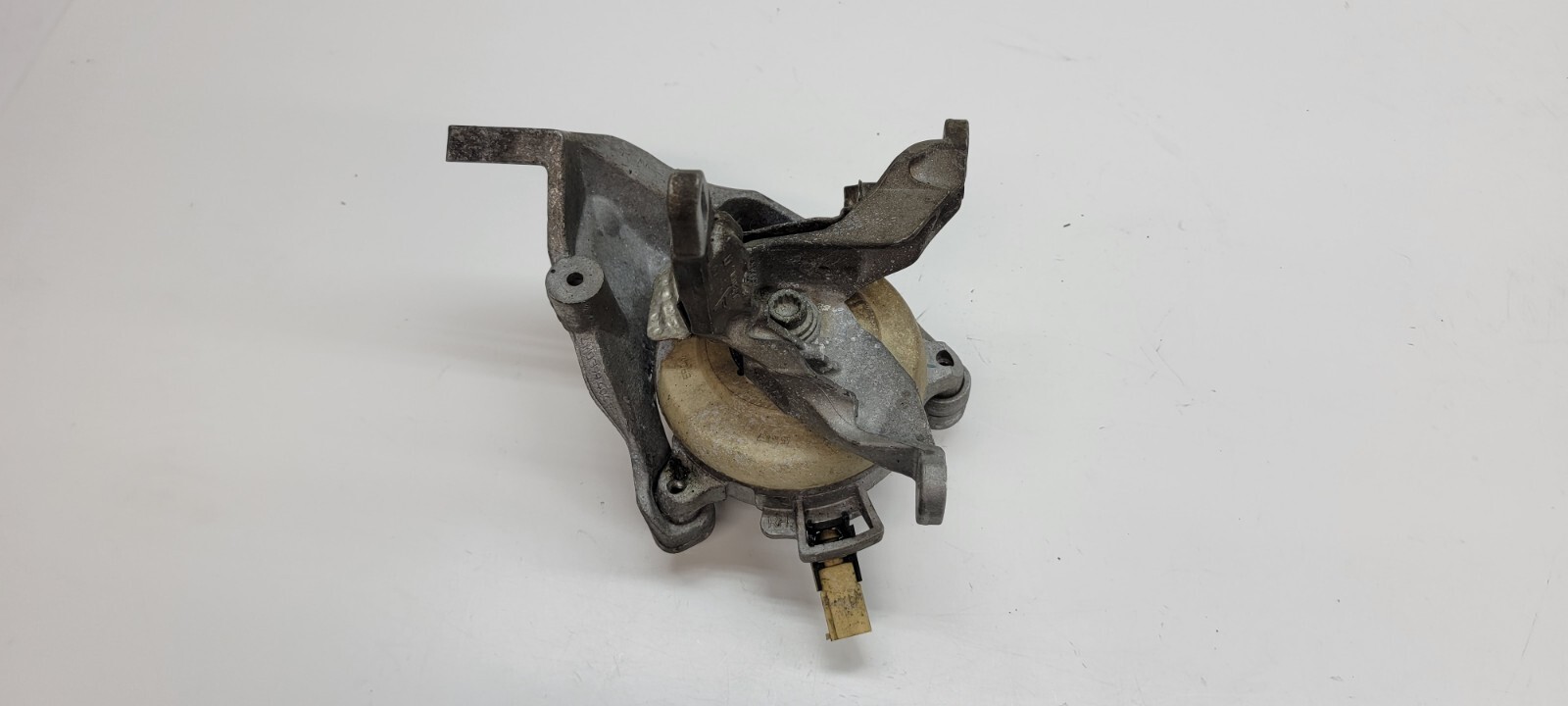 LAMBORGHINI URUS PASSENGER RIGHT SIDE ENGINE MOUNT BRACKET OEM 4M0399202G