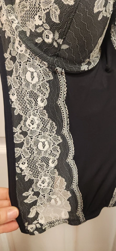 Lencería La Senza Corsé Mediano Encaje Negro Y Crema, Correas Ajustables, Acolchado Foto 3 de 4