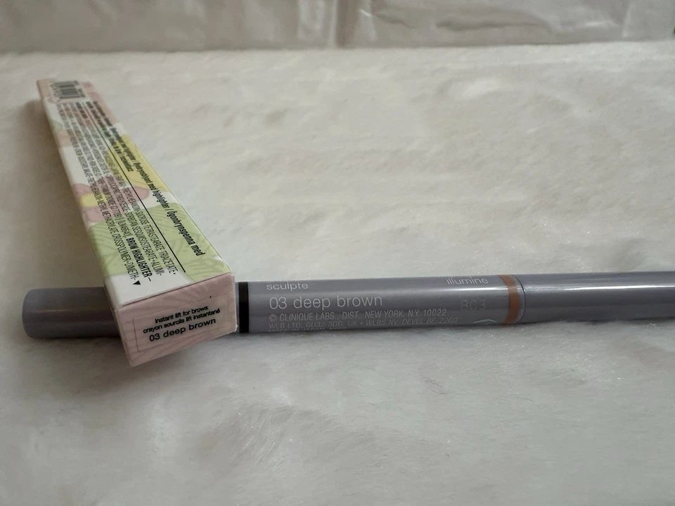 Lápiz de cejas Clinique Instant Lift for Brows - 03 marrón profundo nuevo Foto 3 de 4
