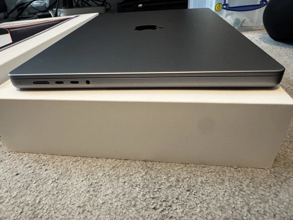 Apple MacBook Pro 16" Retina 2021 - 2TB SSD 32GB Ram 10C CPU 32C GPU M1 Max Grey - Image 2 of 4