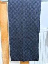 louis vuitton scarf mens - excellent condition- hardily worn.  Good condition. .