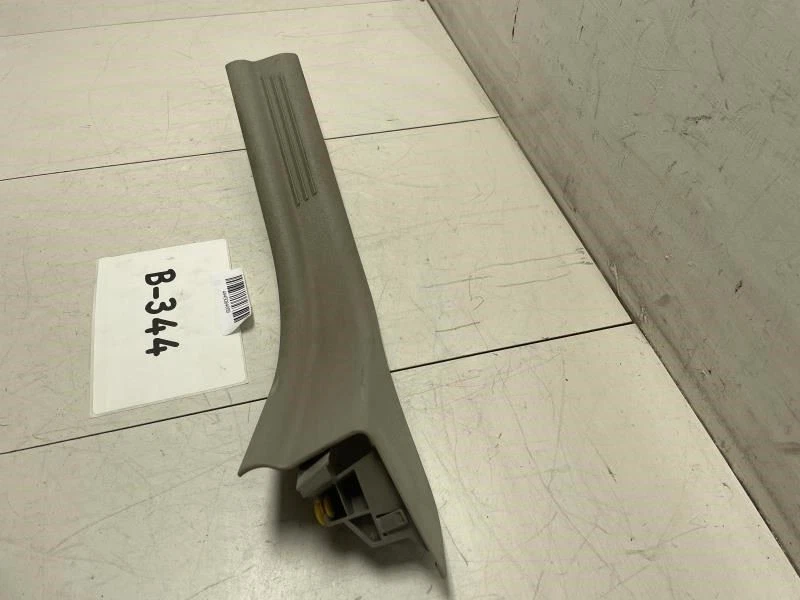 Volvo V50 T5 2005 placa de umbral de puerta del conductor trasera izquierda OEM+  Foto 3 de 4