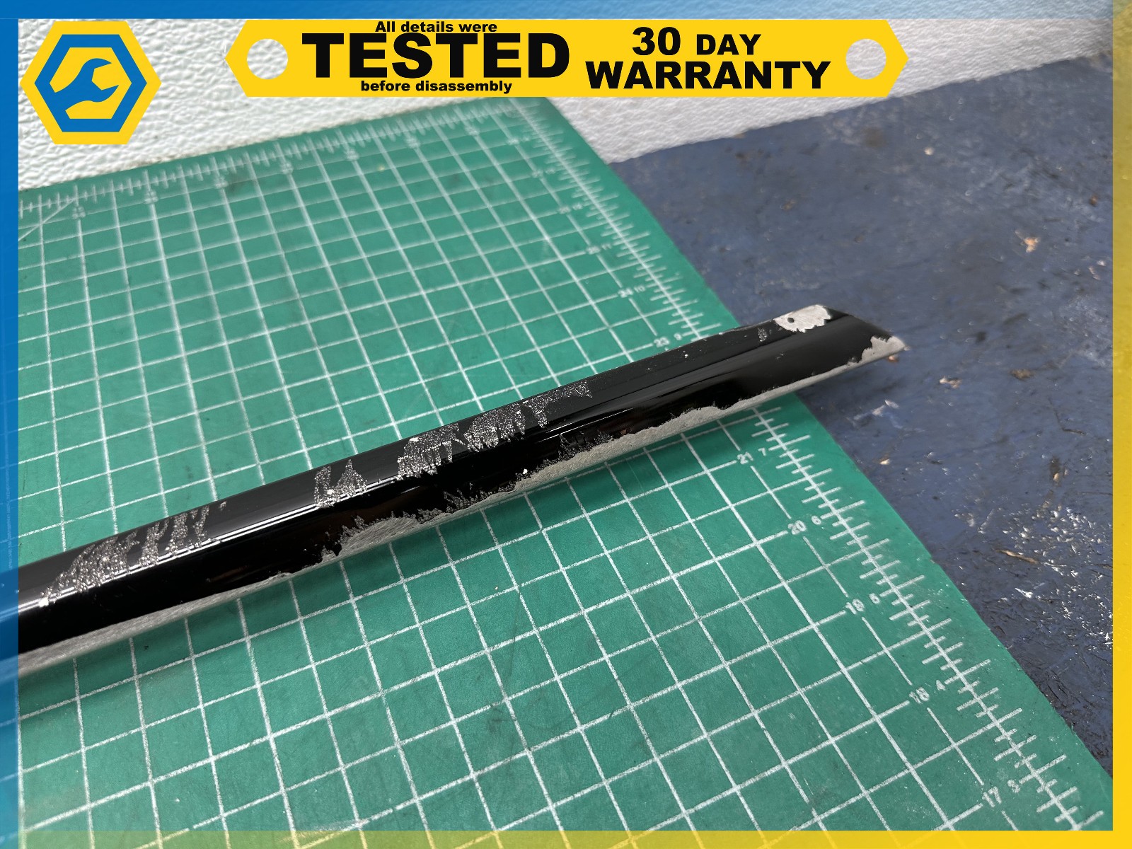 06-12 BENTLEY Flying Spur FRONT RIGHT DOOR WINDOW OUTER WEATHERSTRIP SEAL OEM