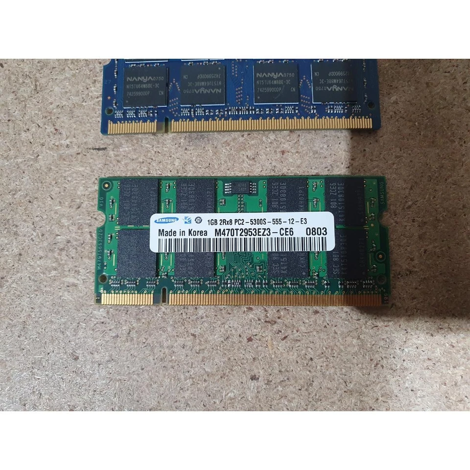 Lot of 2 Samsung M470T2953EZ3-CE6 1GB DDR2 RAM & Nanya NT1GT64U8HB0BN-3C 1GB - Image 3 of 4