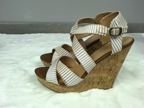 New - Women’s Chinese Laundry Z Marianne White - Beige Wedge Strappy Sandals 9 - 第 4/9 張圖片