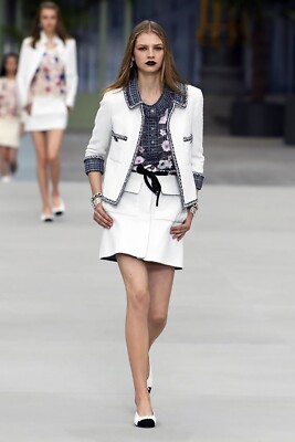 NWT $2600 CHANEL 20C ECRU WHITE CC BUTTON TWEED RUNWAY MINI SKIRT