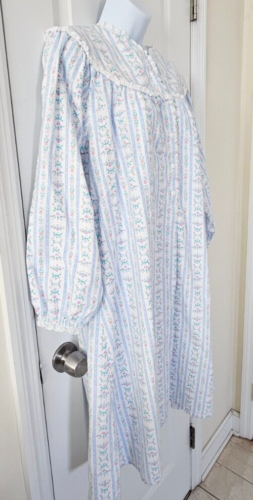 Lanz of Salzburg Blue Hearts Tyrolean Print Long Sleeve Nightgown Size S Youth - Picture 5 of 10