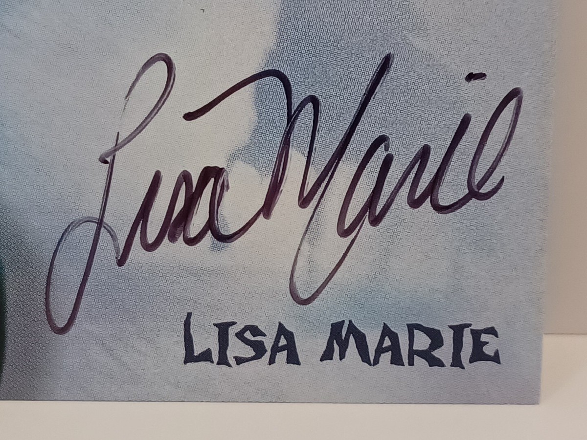 1999 INKWORKS SLEEPY HOLLOW A2 LISA MARIE as LADY CRANE AUTOGRAPH