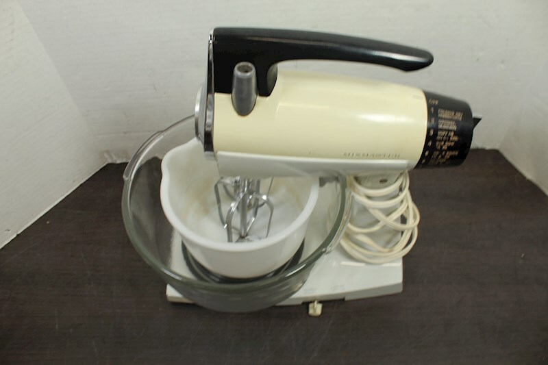 Vintage Sunbeam MixMaster 12-Speed Stand Mixer W/Attachments