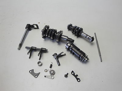 Getriebe Schaltwalze Zahnrad Welle GEAR BOX Suzuki GZ 125 Marauder 98-04