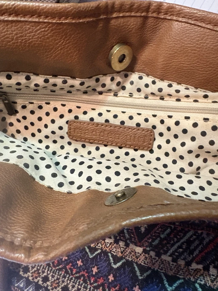 Bolso de Hombro Madden Girl Boho con Flecos Cartera de Cuero Sintético Marrón Dorado Herrajes Foto 4 de 4