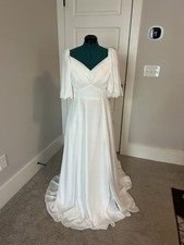 DB Studio Bubble Sleeve Georgette V-Neck Wedding Dress, Size 14