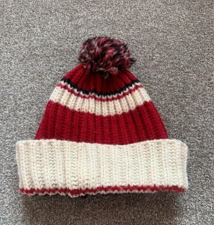 Manchester United x Rosso Bianco Nero 1878 Bryan Robson Bobble Hat, Old Trafford image 4