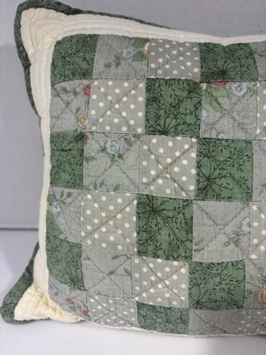 Quilted patchwork throw pillow flower/polkadots - Picture 3 of 9