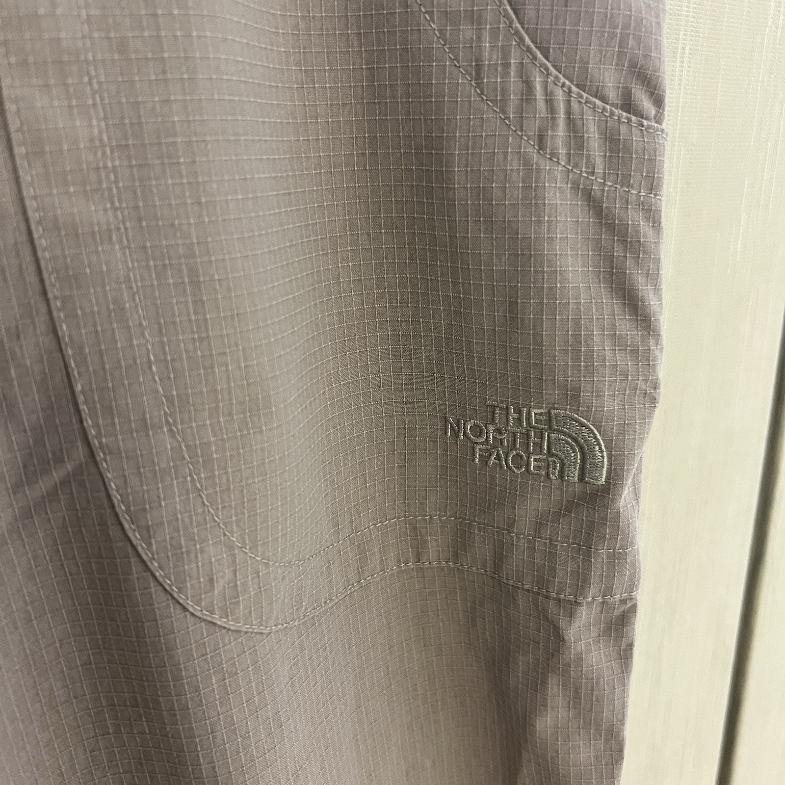 The North Face Women's Cargo Capri Brown Pants Size 8 thumbnail 4