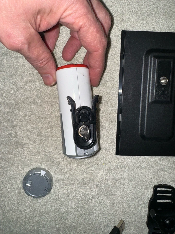 Polaroid XS100 Extreme Edition HD 1080p 16MP Waterproof Sports Video Camera - Image 3 of 4