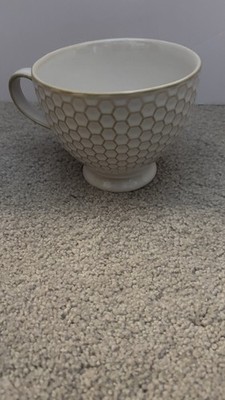 SH Home Footed Pedestal White Honeycomb Pattern Ceramic Coffee Cup Mug